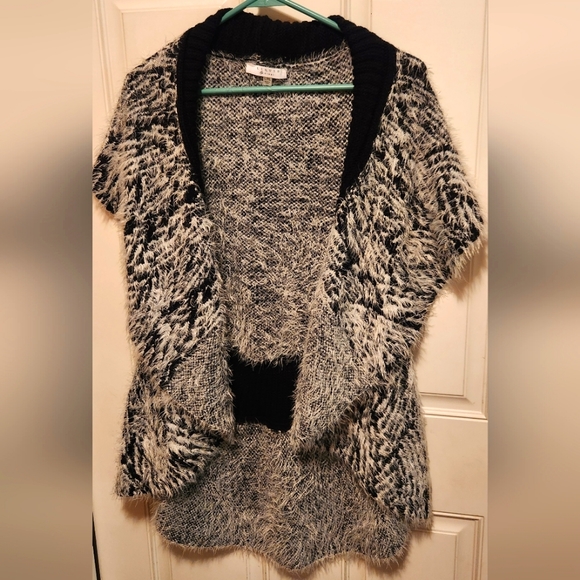Liquid by Sioni women's shawl collar vest, size L/XL, fuzzy, black & white, soft - Picture 1 of 3